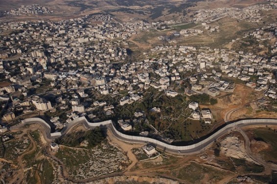 Le mur (de Gaza) vue du ciel - Cisjordanie © Yann Arthus Bertrand hOme
