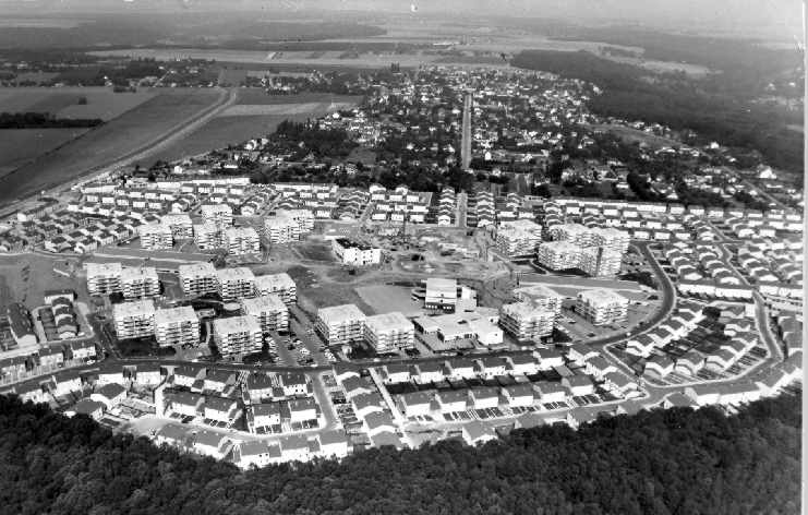 Quartier de "Chalandonnette", du nom du ministre Chalandon de Giscard qui a réformé les modalités de prêt immobilier pour permettre la construction de maisons individuelles